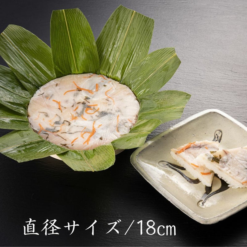 ぶりのすしの直径サイズ18㎝の文字が書かれたぶりのすしの画像。