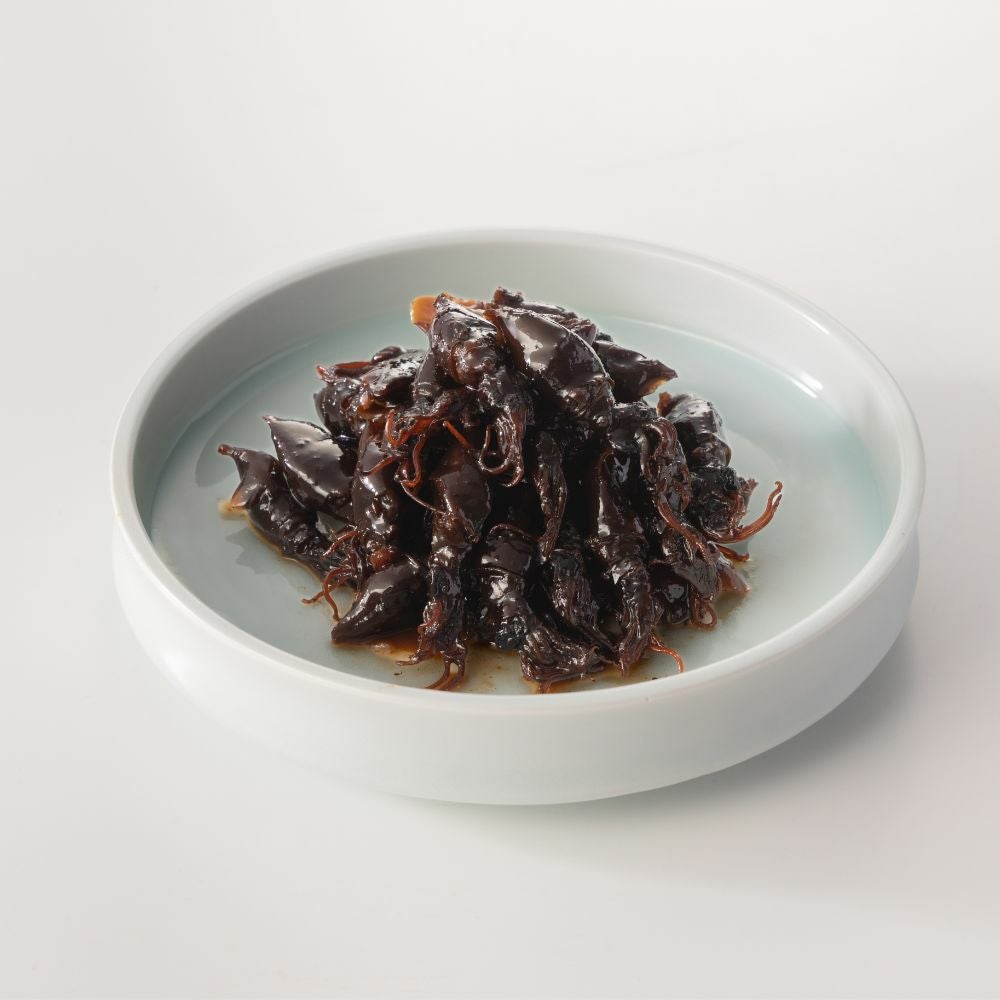 ほたるいかのうま煮の全量がお皿に乗った画像です。